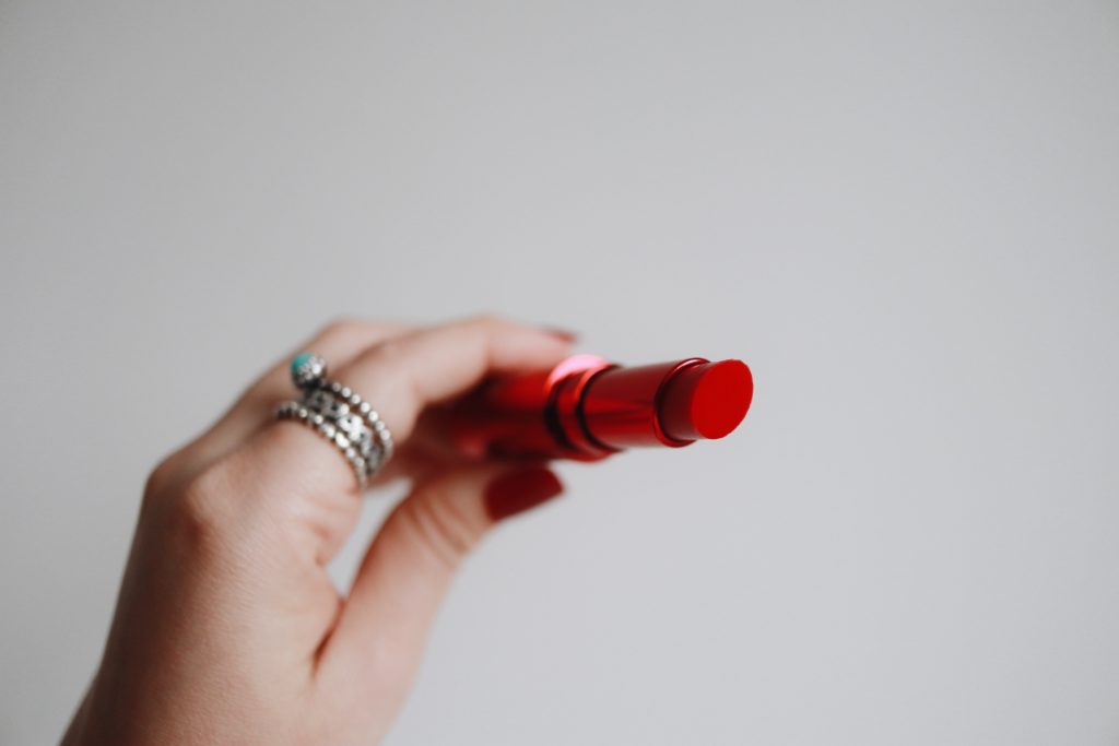 Red lipstick juliana-malta-751240-unsplash